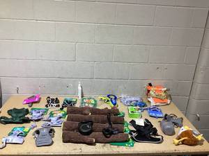 lot 362 image: LOT OF Dog Merchandise