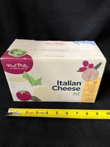 lot 21 image: Mad Millie Italian Cheese Kit - Home Cheese Making Set
