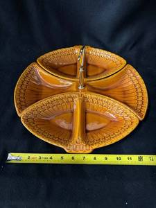 lot 22 image: MADDUX 3151 - 1966 USA Amber Ceramic 3-Section Relish Tray