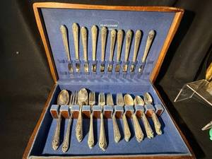 lot A-27 image: Holmes & Edwards Lovely Lady Inlaid 75-Piece Silverware Set in Blue Case