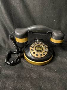 lot 103 image: Hollywood Rotary Dial Telephone - Vintage Desk Phone (Columbia TelCom)