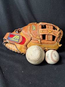 lot 106 image: Mizuno MAX FLEX Professional Model Baseball Glove - Custom Formed Pocket, 2 Baseballs Included