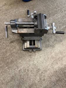 lot 109 image: Mini Bench Vise - Small Machinist Clamp With Lead Screw & Handwheel