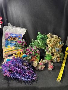 lot 120 image: Aquarium Coral Decor Set - Multicolor Reef Rock Pieces for Tank Display