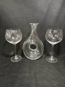 lot 147 image: Lenox Clear Glass Wine Decanter with 2 Wine Glasses