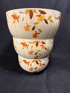 lot 148 image: Hall Superior 3-Piece Nesting Bowls - Autumn Leaves Floral Pattern Ceramic Kitchenware