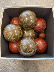 lot 165 image: Italian Bocce Ball Set - 8 Balls in Box (Olive Green & Burgundy with Gold Lines)