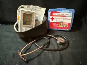 lot 169 image: Microlife Blood Pressure Monitor with Cuff & Stethoscope - Johnson & Johnson 70-Item First Aid Kit
