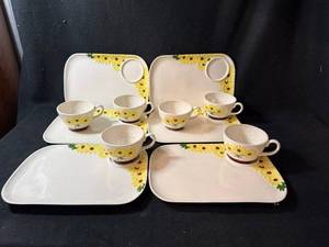 lot 184 image: Sunflower Pattern Teacups & Trays Set - 4 Trays & 4 Cups & Saucers