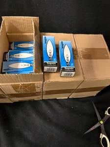 lot 203 image: Longlite Torpedo 40CTC32 - 40W B10 E12 Clear Bulb 130V 25 PCS