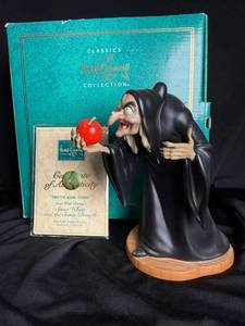 lot 223 image: Walt Disney Classics Collection Snow White and the Seven Dwarfs Witch Figurine