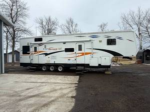 lot 1 image: 2006 CrossRoads Cross Terrain Toy Hauler 5th Wheel  Triple Axle  Generator  2 Slide Outs