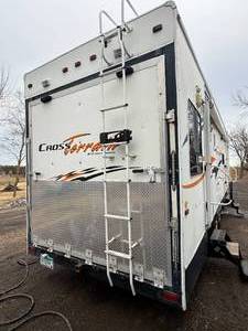 2006 CrossRoads Cross Terrain Toy Hauler 5th Wheel – Triple Axle – Generator – 2 Slide Outs