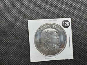 lot 126 image: BU One Ounce .999 Silver Donald J. Trump 45th President Round