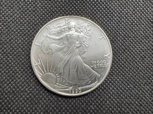 lot 77 image: 1990 1  Oz. Silver American Eagle from US Mint Tube