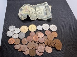 lot 148 image: Variety of Canadian Currency