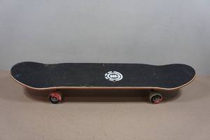 lot 22 image: Element Skateboard