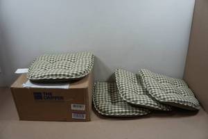 lot 23 image: Set of Four IndoorOutdoor Non-Slip Chair Cushions