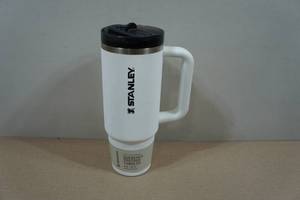 lot 37 image: Stanley Quencher Protour Tumbler - 30oz