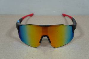 lot 64 image: Polarized Mirrored Lens Sunglasses