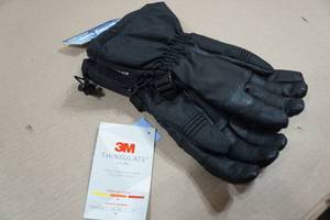 lot 77 image: Clam Ice Armor Agility Gloves - Small