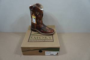 lot 103 image: Smoky Mountain Boots - Childs Size 13.5