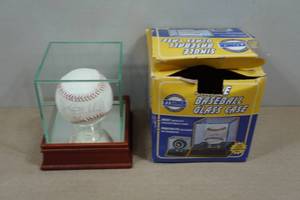 lot 130 image: Kent Hrbek Signed Baseball in Display Case