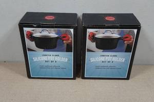 lot 132 image: 2 Sets of Lobster Claw Silicone Pot Holders