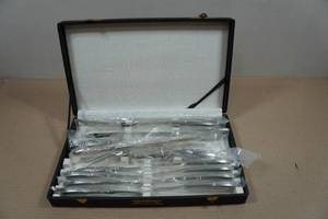 lot 184 image: 12-Piece Samurai Cutlery Knife Set