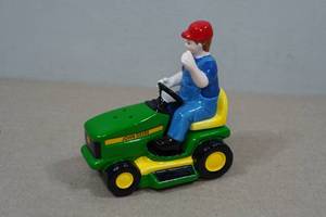 lot 225 image: Vintage John Deere Salt and Pepper Shaker Set