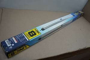 lot 233 image: Braun 4 LED Linkable Shop Light