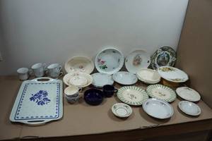 lot 253 image: Assorted Tableware