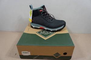 lot 286 image: Muck Boots Womens Apex Lace-Up Boots - Size 12