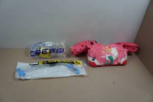 lot 312 image: Cressi Onda Snorkel Combo and Life Jacket