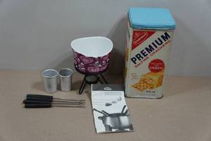 lot 326 image: Vintage Cracker Tin and Fondue Set