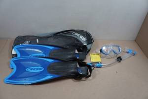 lot 332 image: Cressi Adult Rondine Palau Fin Snorkel Set - Fin Size ML