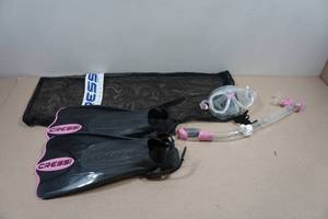 lot 335 image: Cressi Adult Rondine Palau Fin Snorkel Set - Fin Size XSS
