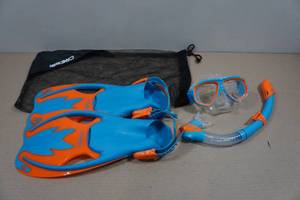 lot 336 image: Cressi Blulove Kids Snorkel Set - Fin Size LXL