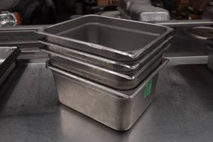 lot 36 image: 4 Stainless Steel Pans - 12.75x10.5x5.75