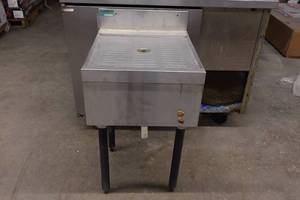 lot 24 image: Stainless Steel Corner Bar Drain Board