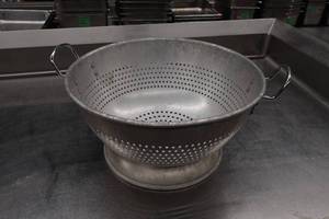lot 50 image: 16 Colander