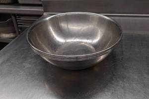 lot 52 image: 6 13.5 Stainless Mixing Bowls