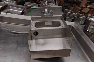 lot 22 image: Stainless Steel Wash Station