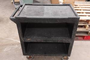 lot 69 image: Carlisle Plastic Rolling Cart