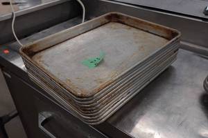 lot 61B image: 10 Baking Sheets - 13x9.5