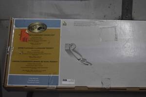 lot 7 image: Flourescent Light Fixture