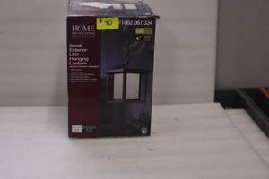 lot 8 image: Hanging Lantern