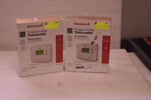 lot 29 image: Programmable Thermostat