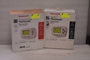 lot 31 image: Programmable Thermostat