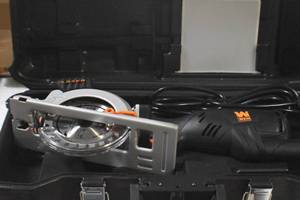 lot 83 image: WEN 3625 5-Amp 4-12-Inch Beveling Compact Circular Saw with Laser and Carrying Case